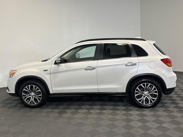Photo of 2018 Diamond White Pearl Mitsubishi Outlander Sport