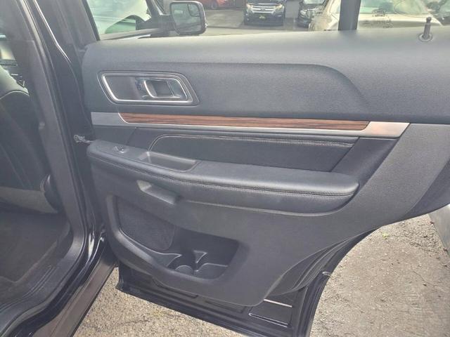 Photo of 2016 Black Ford Explorer