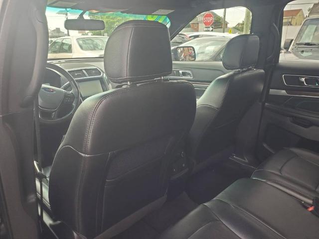 Photo of 2016 Black Ford Explorer