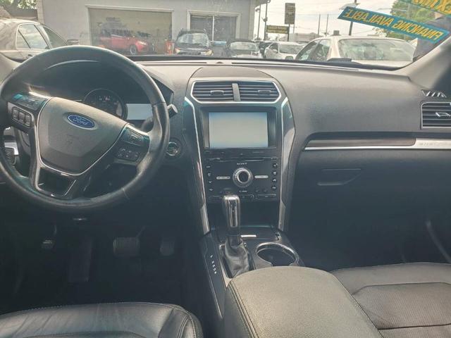Photo of 2016 Black Ford Explorer