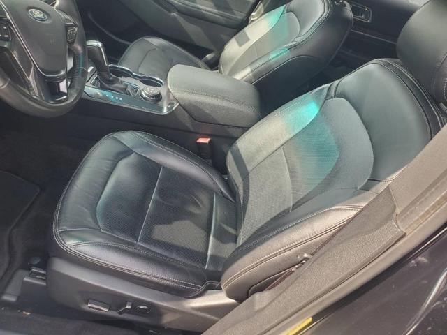 Photo of 2016 Black Ford Explorer