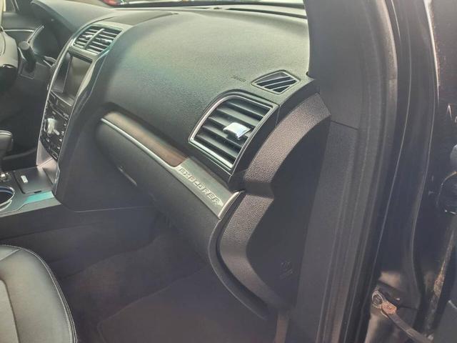 Photo of 2016 Black Ford Explorer