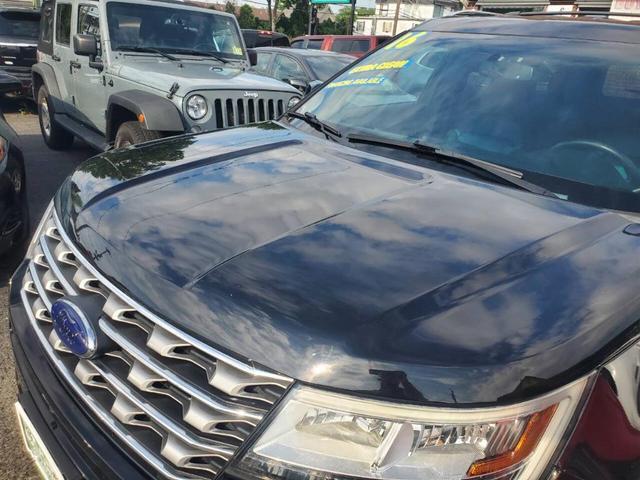 Photo of 2016 Black Ford Explorer