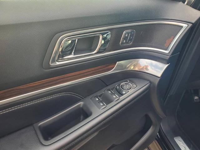 Photo of 2016 Black Ford Explorer