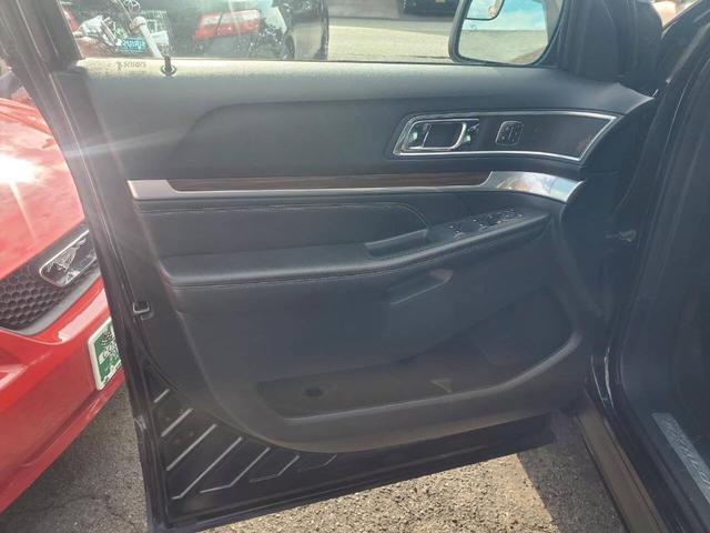 Photo of 2016 Black Ford Explorer