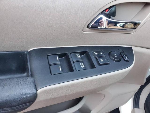 Photo of 2016 White Honda Odyssey