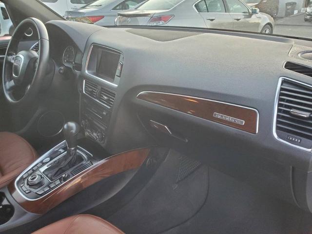 Photo of 2010 White Audi Q5