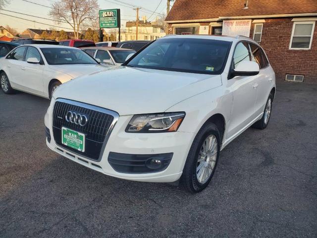 Photo of 2010 White Audi Q5