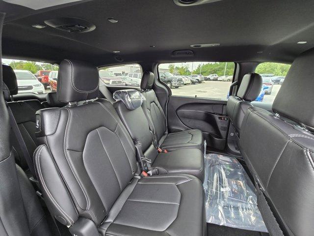 Photo of 2026 Bright White Clearcoat Chrysler Pacifica