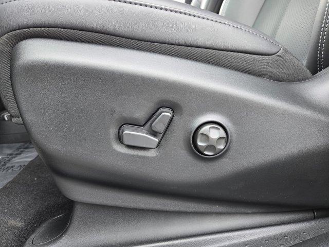Photo of 2026 Bright White Clearcoat Chrysler Pacifica