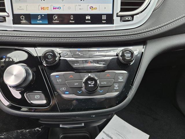 Photo of 2026 Bright White Clearcoat Chrysler Pacifica