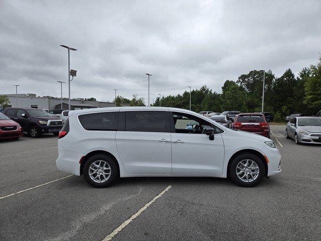Photo of 2026 Bright White Clearcoat Chrysler Pacifica