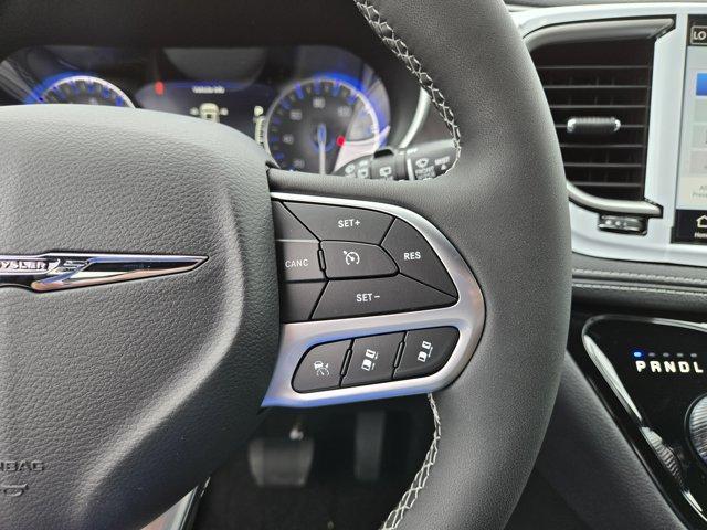 Photo of 2026 Bright White Clearcoat Chrysler Pacifica