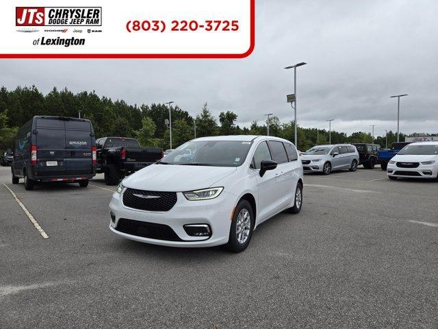Photo of 2026 Bright White Clearcoat Chrysler Pacifica