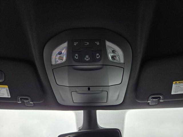 Photo of 2026 Bright White Clearcoat Chrysler Pacifica