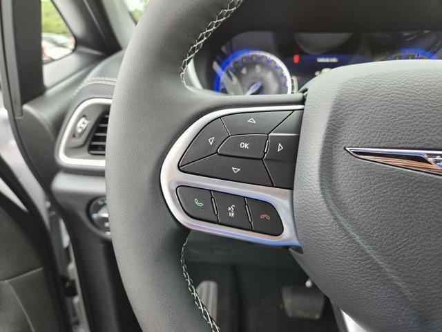 Photo of 2026 Bright White Clearcoat Chrysler Pacifica