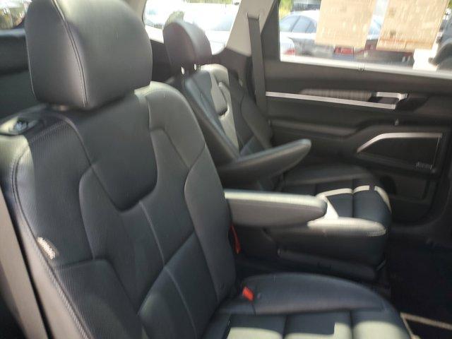 Photo of 2023 Ebony Black Kia Telluride