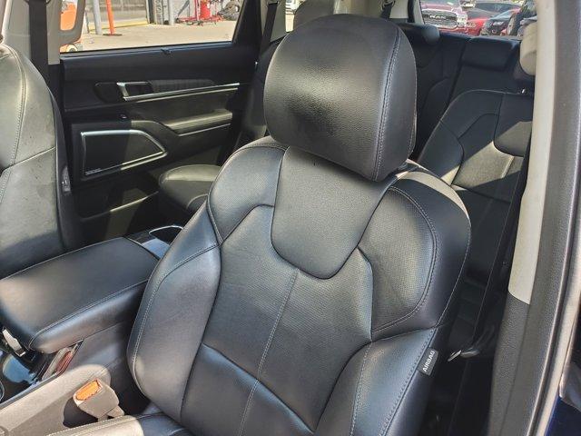 Photo of 2023 Ebony Black Kia Telluride