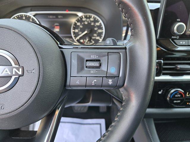 Photo of 2023 Glacier White Nissan Pathfinder