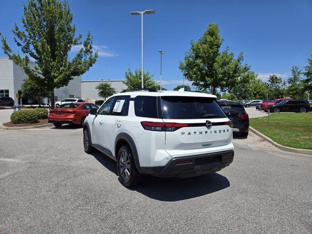 Photo of 2023 Glacier White Nissan Pathfinder