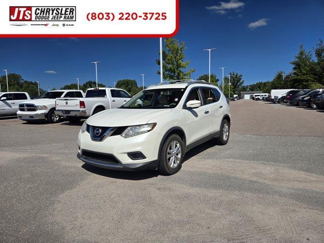 Photo of 2015 Moonlight White Nissan Rogue