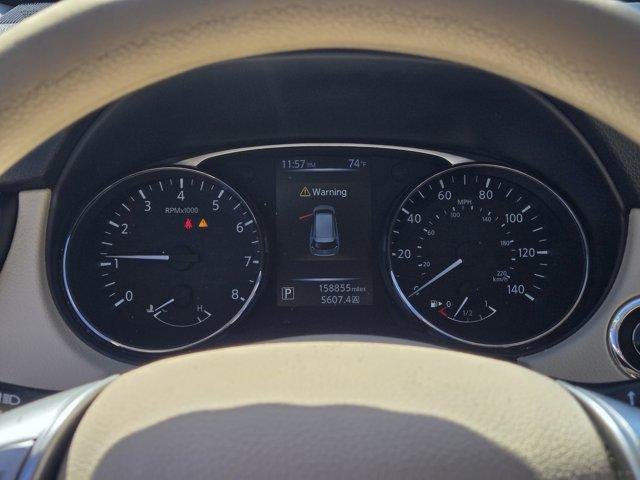 Photo of 2015 Moonlight White Nissan Rogue