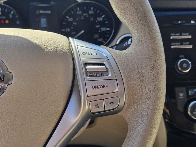 Photo of 2015 Moonlight White Nissan Rogue
