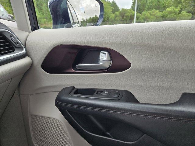 Photo of 2017 Jazz Blue Pearlcoat Chrysler Pacifica