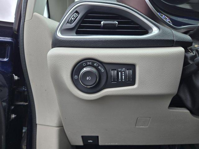 Photo of 2017 Jazz Blue Pearlcoat Chrysler Pacifica