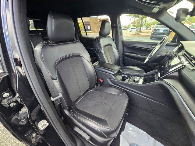 Photo of 2024 Diamond Black Jeep Grand Cherokee L