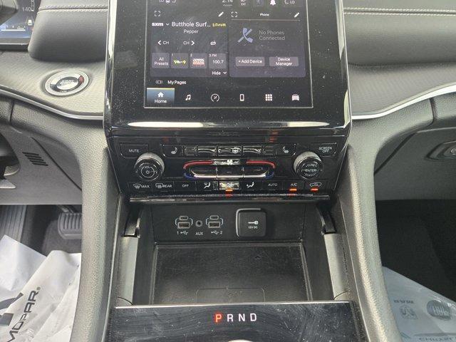 Photo of 2024 Diamond Black Jeep Grand Cherokee L