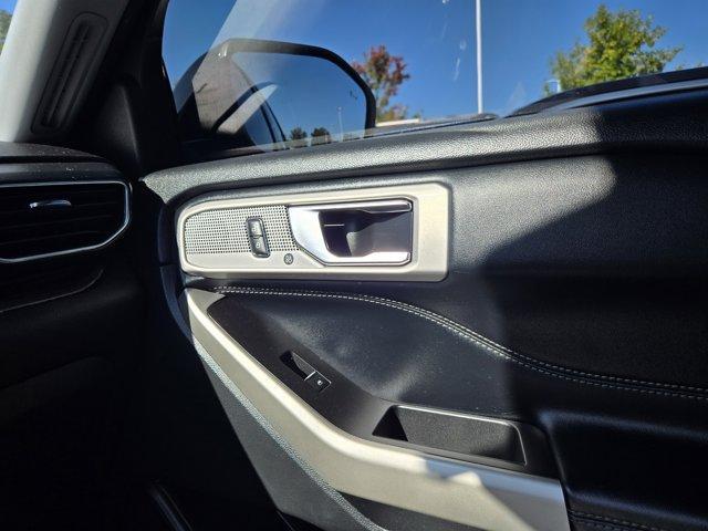 Photo of 2022 Black Ford Explorer