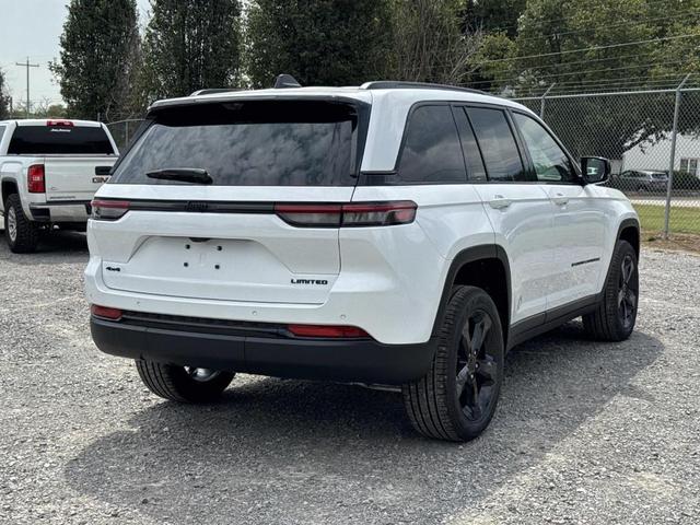Photo of 2025 Bright White Clearcoat Jeep Grand Cherokee