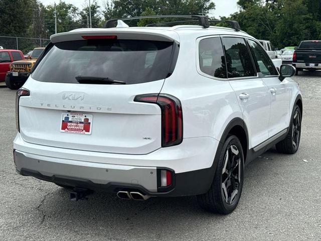 Photo of 2023 Glacial White Pearl Kia Telluride