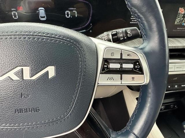 Photo of 2023 Glacial White Pearl Kia Telluride