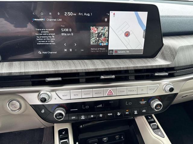 Photo of 2023 Glacial White Pearl Kia Telluride