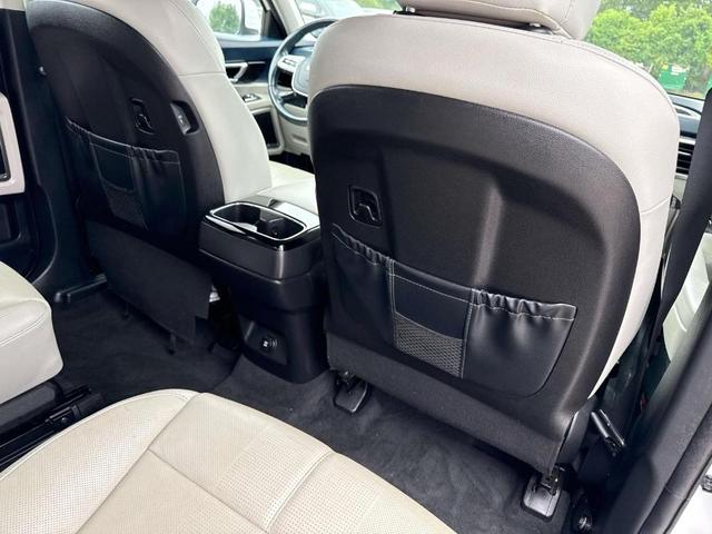 Photo of 2023 Glacial White Pearl Kia Telluride