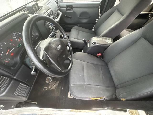 Photo of 2006 Stone White Jeep Wrangler