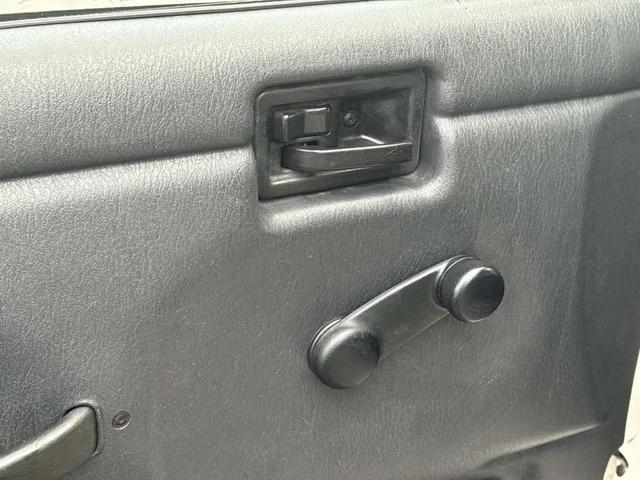 Photo of 2006 Stone White Jeep Wrangler