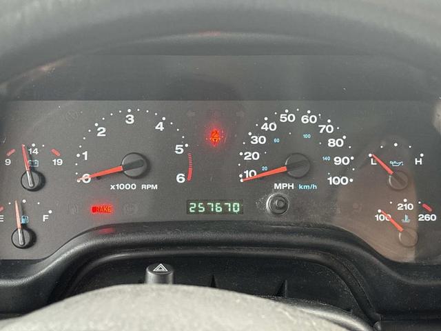 Photo of 2006 Stone White Jeep Wrangler