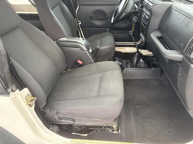Photo of 2006 Stone White Jeep Wrangler