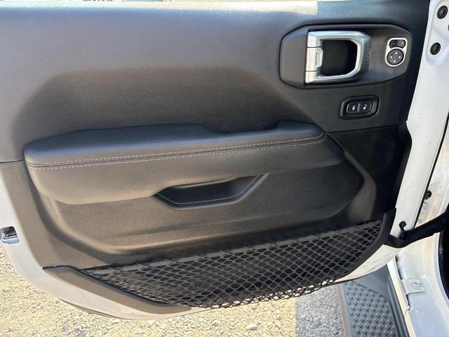 Photo of 2023 Bright White Clearcoat Jeep Gladiator