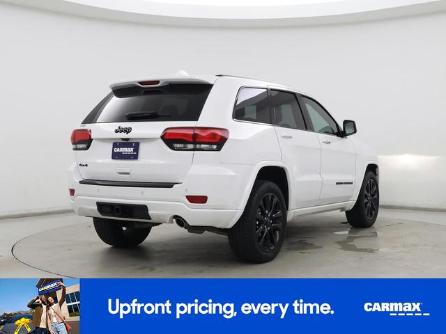 Photo of 2017 White Jeep Grand Cherokee