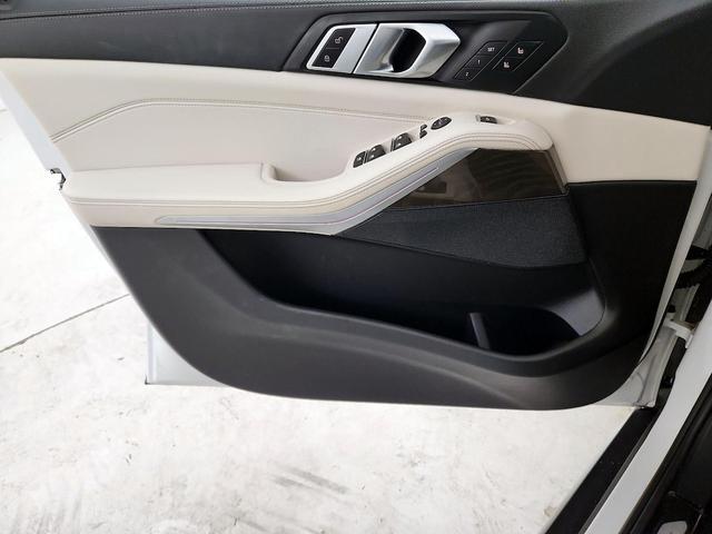 Photo of 2022 White BMW X5
