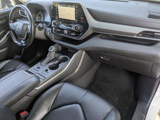 Photo of 2022 Wind Chill Pearl Toyota Highlander