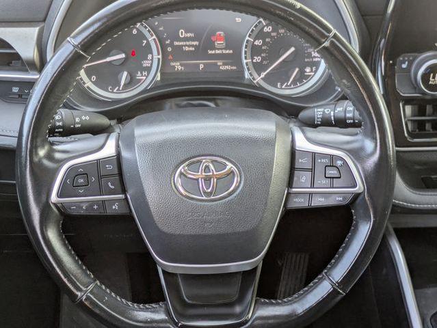 Photo of 2022 Wind Chill Pearl Toyota Highlander