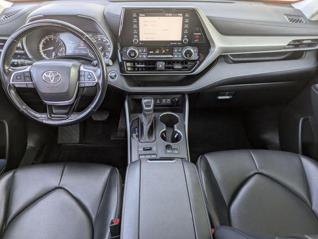Photo of 2022 Wind Chill Pearl Toyota Highlander