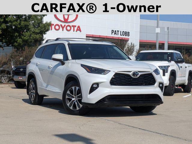 Photo of 2022 Wind Chill Pearl Toyota Highlander