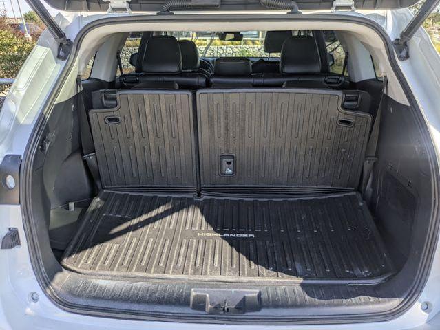 Photo of 2022 Wind Chill Pearl Toyota Highlander