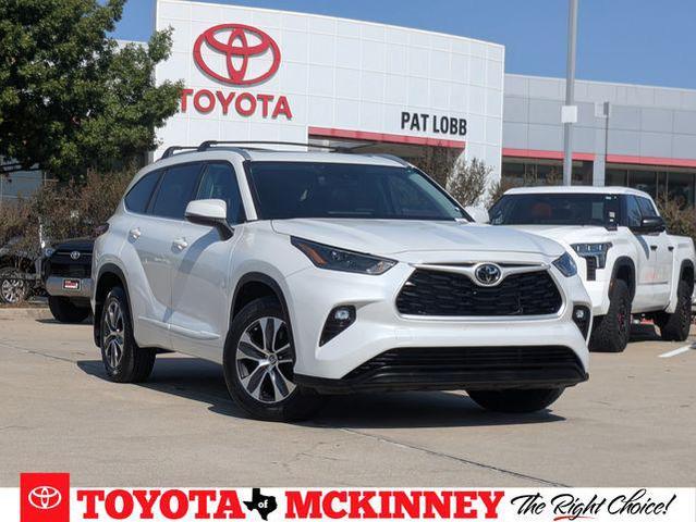 Photo of 2022 Wind Chill Pearl Toyota Highlander